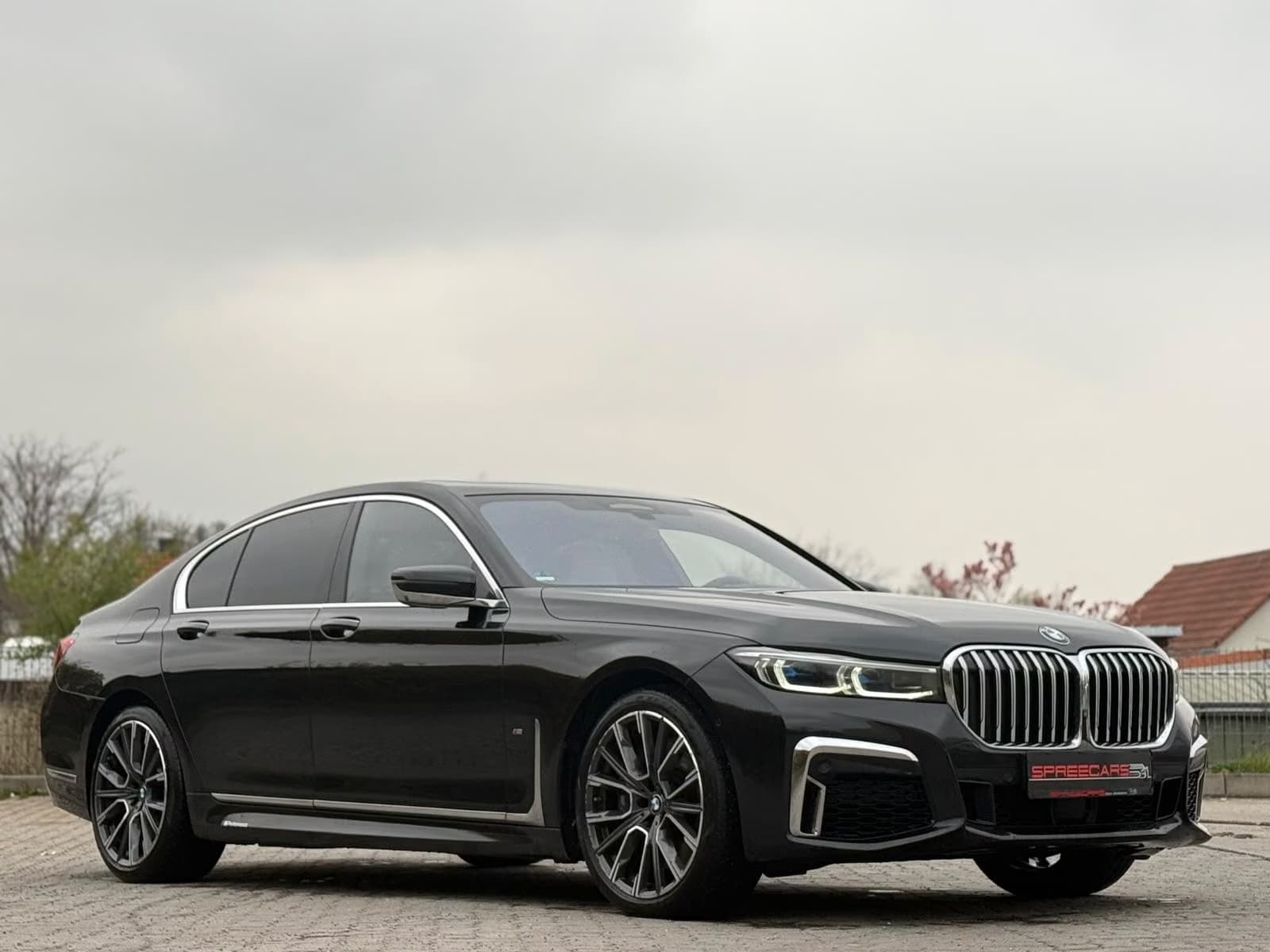 BMW 750 i xDrive M-SPORTPAKET*LASER*HUD*SOFT*B&W