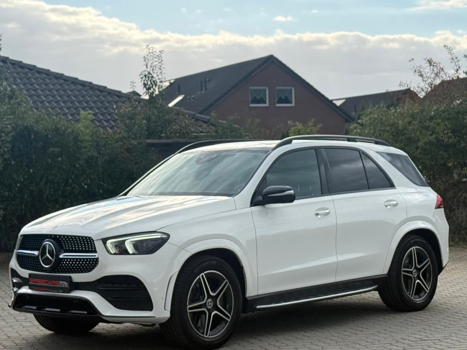 Mercedes-Benz GLE 300d 4Matic*AMG-LINE*PANO*360*AHK*TOP